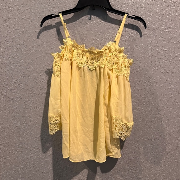 Yellow off the shoulder top w/ lace accents - Size S - Picture 7 of 8